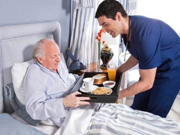 https://pioneermedical.ae/wp-content/uploads/2023/08/Elderly-Care-600x450.jpg